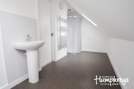 3 bedroom House share to let in Lyme Valley Mews, Newcastle-Under-Lyme, ST5