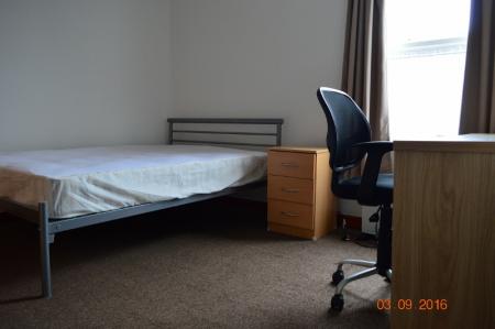 3 bedroom House share to let in Cornwallis Street, Stoke-On-Trent, ST4