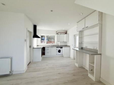 3 bedroom Semi-detached house to let in Lombardy Grove, Meir, ST3
