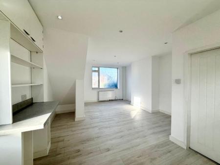 3 bedroom Semi-detached house to let in Lombardy Grove, Meir, ST3