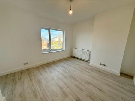3 bedroom Semi-detached house to let in Lombardy Grove, Meir, ST3
