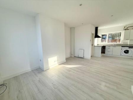 3 bedroom Semi-detached house to let in Lombardy Grove, Meir, ST3
