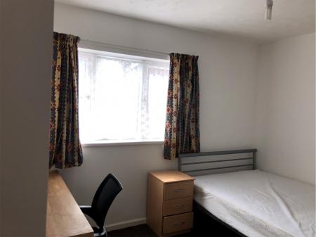 4 bedroom Terraced House to let in High Street, Knutton, ST5