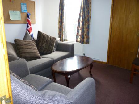 4 bedroom Terraced House to let in High Street, Knutton, ST5