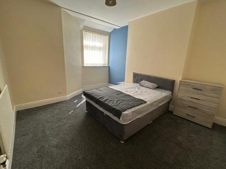 4 bedroom Flat to let in Scott Lidgett Road, Stoke-On-Trent, ST6