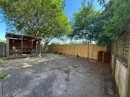 4 bedroom Flat to let in Scott Lidgett Road, Stoke-On-Trent, ST6