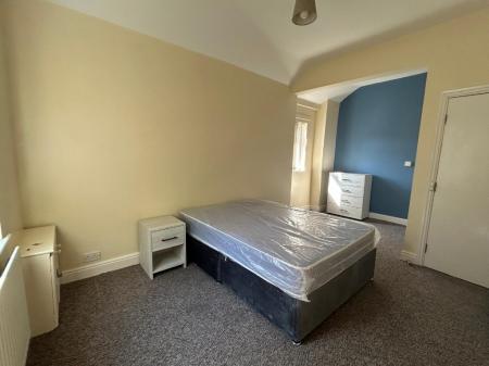 4 bedroom Flat to let in Scott Lidgett Road, Stoke-On-Trent, ST6