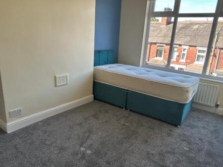 4 bedroom Flat to let in Scott Lidgett Road, Stoke-On-Trent, ST6