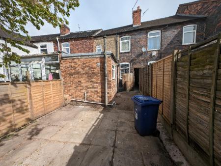 4 bedroom Terraced House to let in Enderley Street, Newcastle-Under-Lyme, ST5