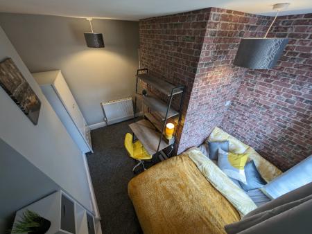 4 bedroom Terraced House to let in Enderley Street, Newcastle-Under-Lyme, ST5
