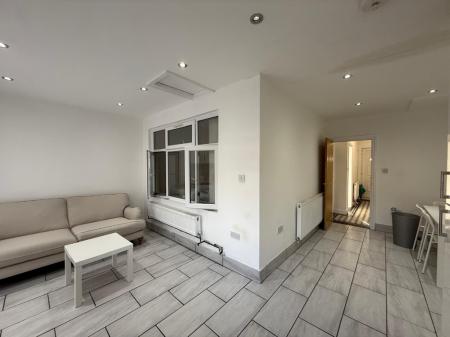 4 bedroom House share to let in Cauldon Road, Stoke-On-Trent, ST4