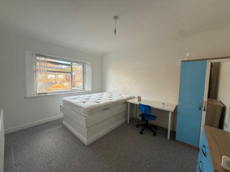 4 bedroom House share to let in Cauldon Road, Stoke-On-Trent, ST4