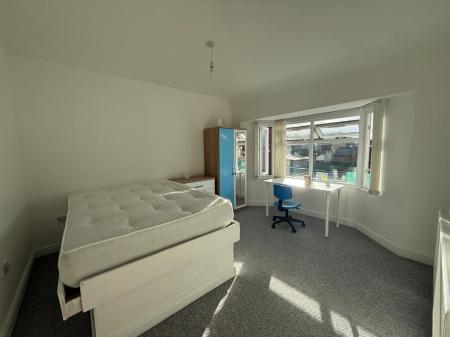 4 bedroom House share to let in Cauldon Road, Stoke-On-Trent, ST4