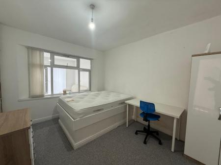 4 bedroom House share to let in Cauldon Road, Stoke-On-Trent, ST4