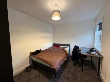 3 bedroom Flat to let in George Street, Newcastle-Under-Lyme, ST5