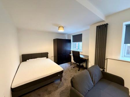 1 bedroom Flat to let in George Street, Newcastle-Under-Lyme, ST5