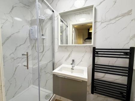 1 bedroom Flat to let in George Street, Newcastle-Under-Lyme, ST5