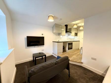 1 bedroom Flat to let in George Street, Newcastle-Under-Lyme, ST5