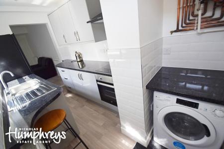 4 bedroom Terraced House to let in Cauldon Road, Shelton, Stoke-On-Trent, ST4