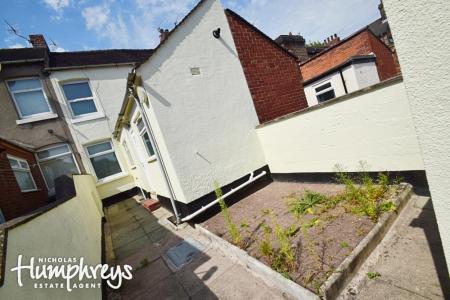 4 bedroom Terraced House to let in Cauldon Road, Shelton, Stoke-On-Trent, ST4