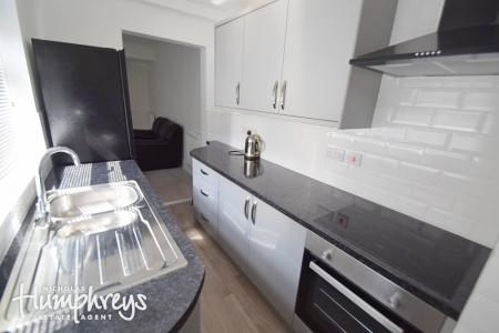 4 bedroom Terraced House to let in Cauldon Road, Shelton, Stoke-On-Trent, ST4