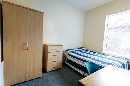 4 bedroom Terraced House to let in Stoke Road, Shelton, Stoke-On-Trent, ST4