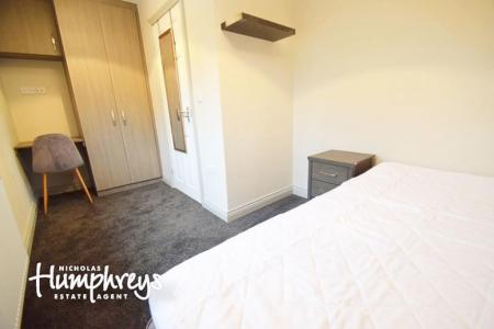 4 bedroom Semi-detached house to let in Oliver Road, Hartshill, Stoke-On-Trent, ST4