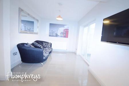 4 bedroom Semi-detached house to let in Oliver Road, Hartshill, Stoke-On-Trent, ST4