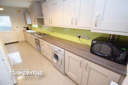 4 bedroom Semi-detached house to let in Oliver Road, Hartshill, Stoke-On-Trent, ST4