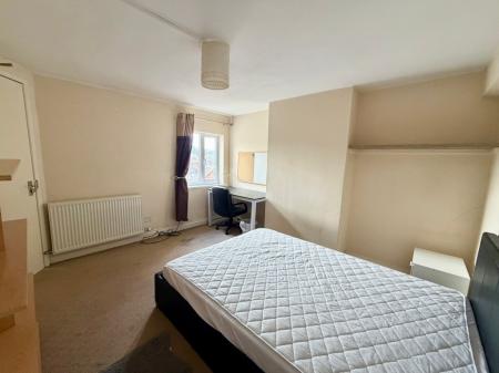 4 bedroom Terraced House to let in London Road, Newcastle-Under-Lyme, ST5