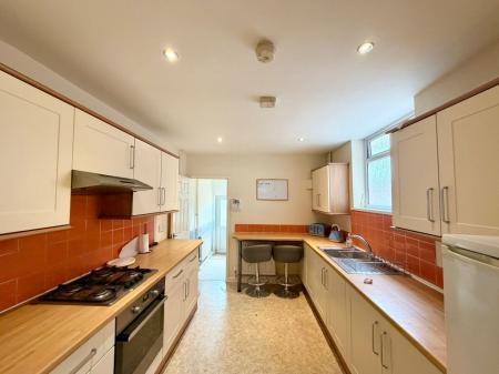 4 bedroom Terraced House to let in London Road, Newcastle-Under-Lyme, ST5