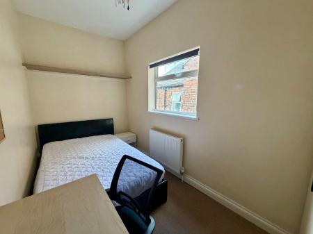 4 bedroom Terraced House to let in London Road, Newcastle-Under-Lyme, ST5
