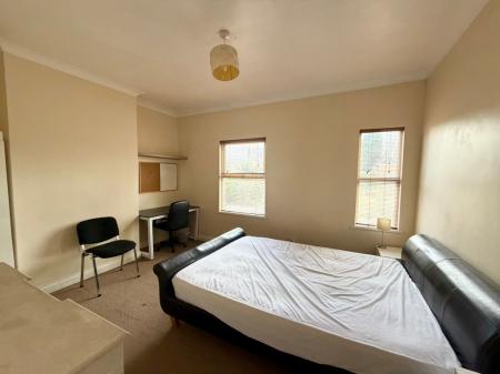 4 bedroom Terraced House to let in London Road, Newcastle-Under-Lyme, ST5