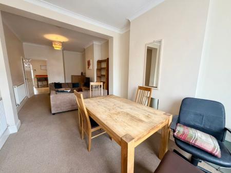 4 bedroom Terraced House to let in London Road, Newcastle-Under-Lyme, ST5