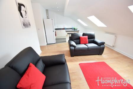 2 bedroom House share to let in Lyme Valley Mews, Newcastle-Under-Lyme, ST5