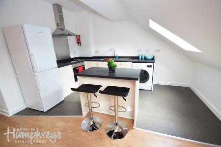 2 bedroom House share to let in Lyme Valley Mews, Newcastle-Under-Lyme, ST5