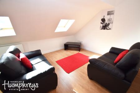 2 bedroom House share to let in Lyme Valley Mews, Newcastle-Under-Lyme, ST5