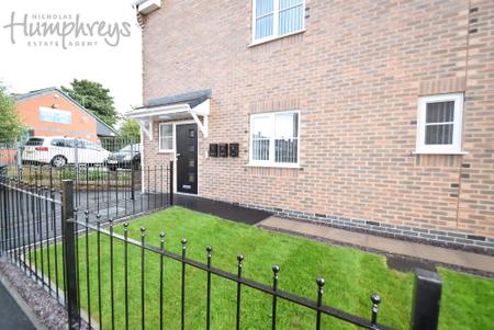 2 bedroom House share to let in Lyme Valley Mews, Newcastle-Under-Lyme, ST5
