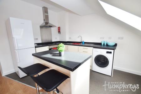 2 bedroom House share to let in Lyme Valley Mews, Newcastle-Under-Lyme, ST5