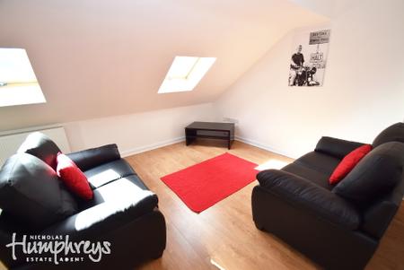 2 bedroom House share to let in Lyme Valley Mews, Newcastle-Under-Lyme, ST5