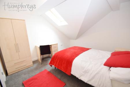 2 bedroom House share to let in Lyme Valley Mews, Newcastle-Under-Lyme, ST5