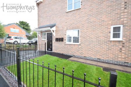 2 bedroom House share to let in Lyme Valley Mews, Newcastle-Under-Lyme, ST5