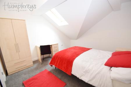2 bedroom House share to let in Lyme Valley Mews, Newcastle-Under-Lyme, ST5