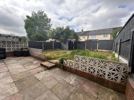 3 bedroom Semi-detached house to let in Dee Lane, Newcastle-Under-Lyme, ST5