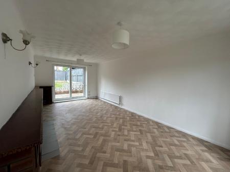 3 bedroom Semi-detached house to let in Dee Lane, Newcastle-Under-Lyme, ST5