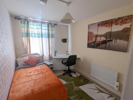 4 bedroom Terraced House to let in Church Street, Silverdale, ST5