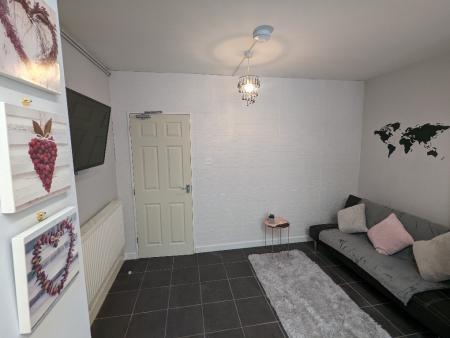 4 bedroom Terraced House to let in Church Street, Silverdale, ST5