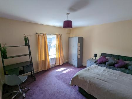 4 bedroom Terraced House to let in Church Street, Silverdale, ST5
