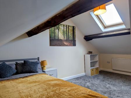 4 bedroom Terraced House to let in Church Street, Silverdale, ST5