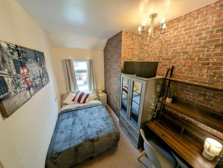 4 bedroom Terraced House to let in Hatrell Street, Newcastle-Under-Lyme, ST5